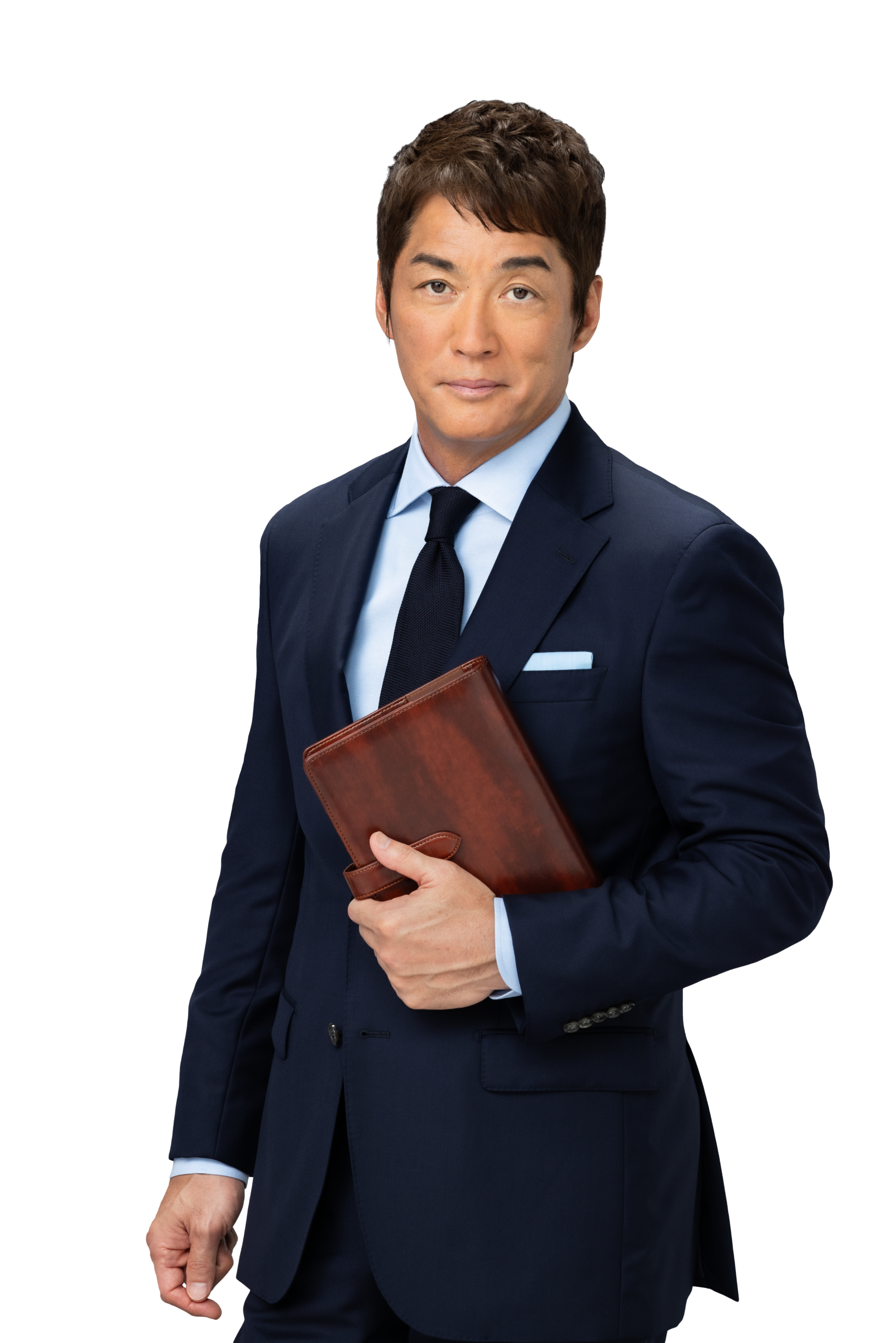 書類ケースを抱えて立つ長嶋一茂